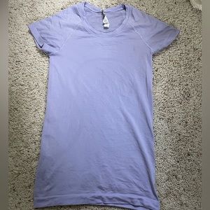 Lululemon size 2 swiftly tech shirt 2.0 in color lilac smoke!!!